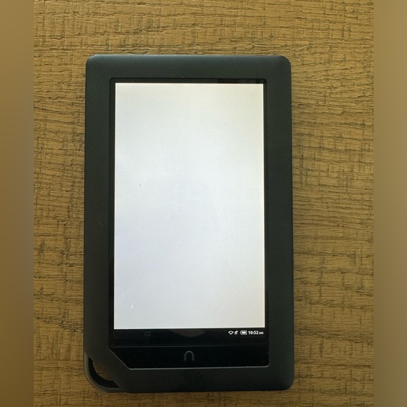 Barnes & Noble Nook Tablet
Model: BNRV200 WORKS - Picture 4 of 6